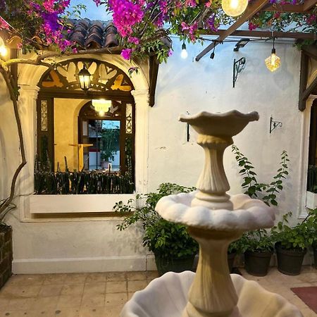 Hostal Velvet Plaza Santa Ana Exterior photo
