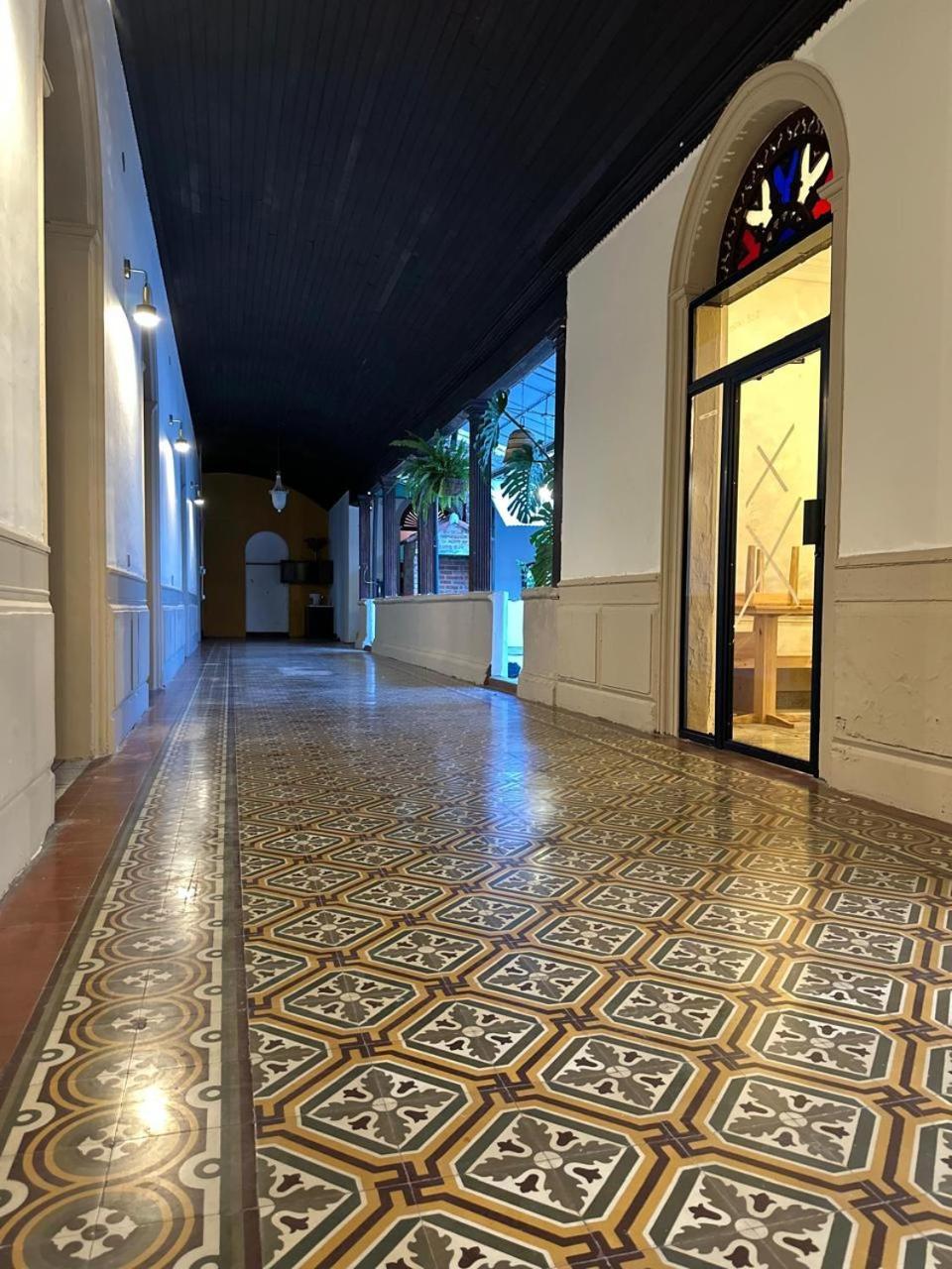 Hostal Velvet Plaza Santa Ana Exterior photo