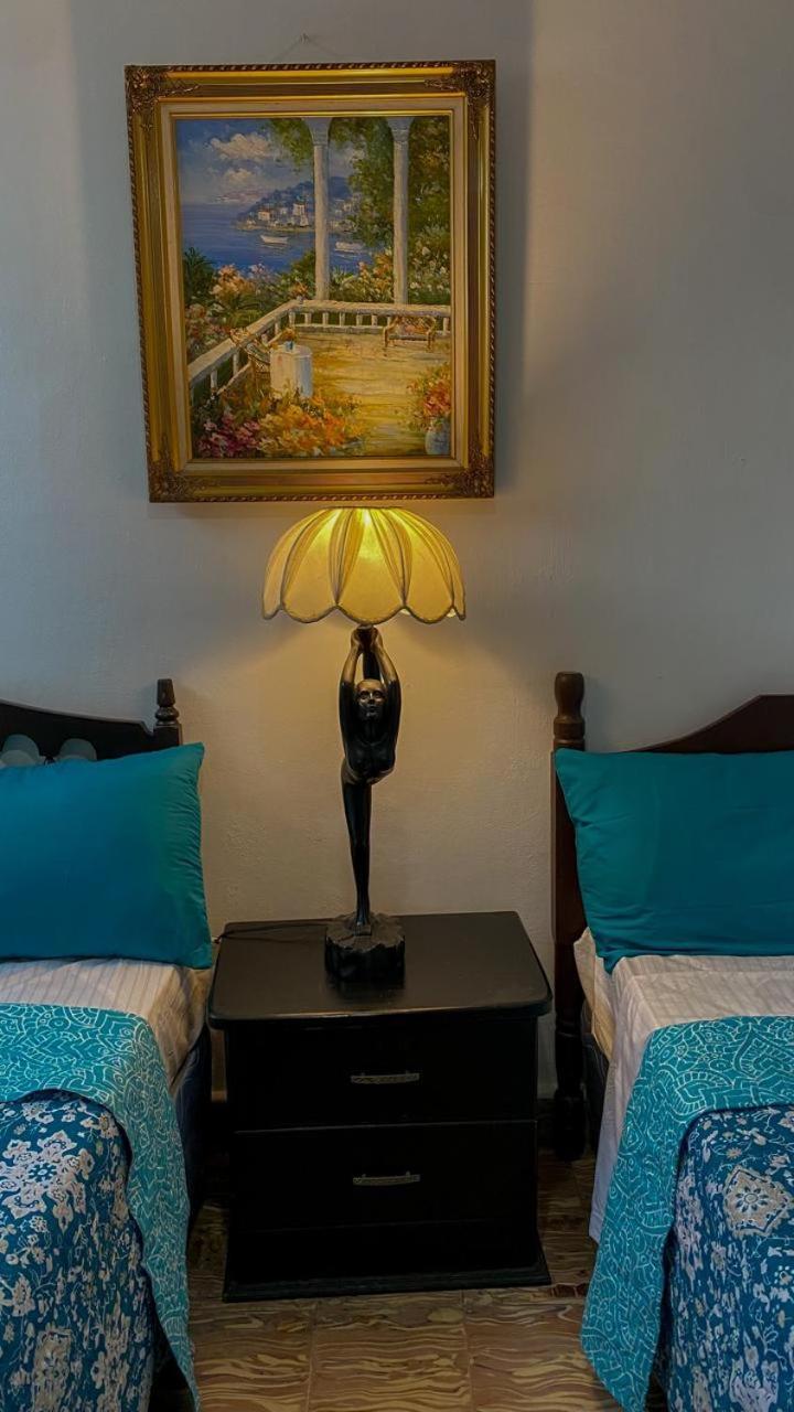Hostal Velvet Plaza Santa Ana Exterior photo